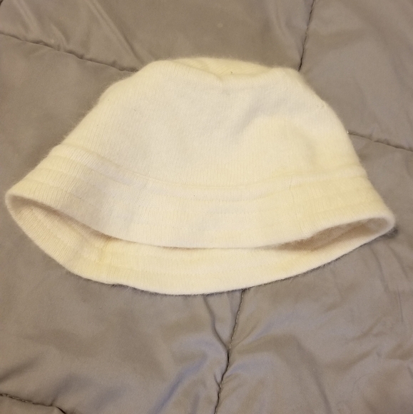 Creamy white wool bucket hat banan republic - Picture 3 of 6